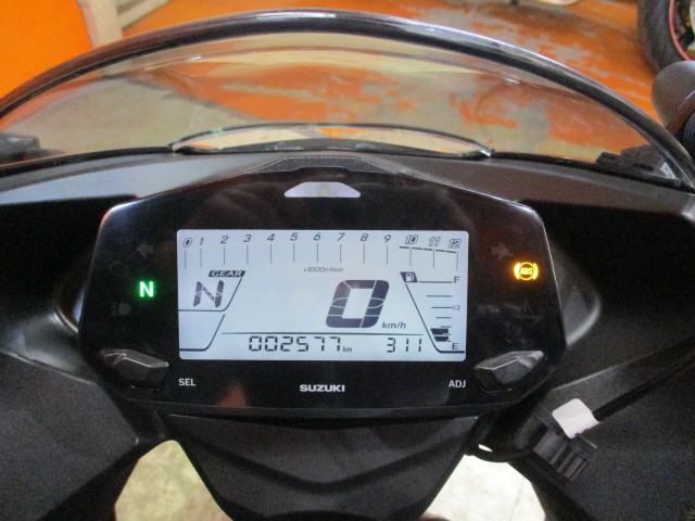 走行もびっくり低走行の２５７７ｋｍ！！ＡＢＳも標準装備ですから、ビギナーでも安心の一台ですよ！！